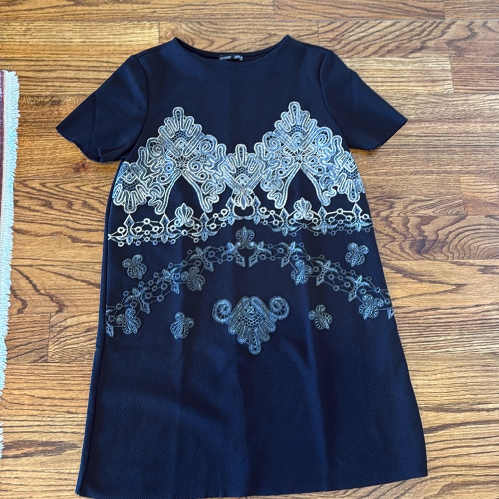 Zara woman’s black tee shirt dress metallic embroidered sz M mini